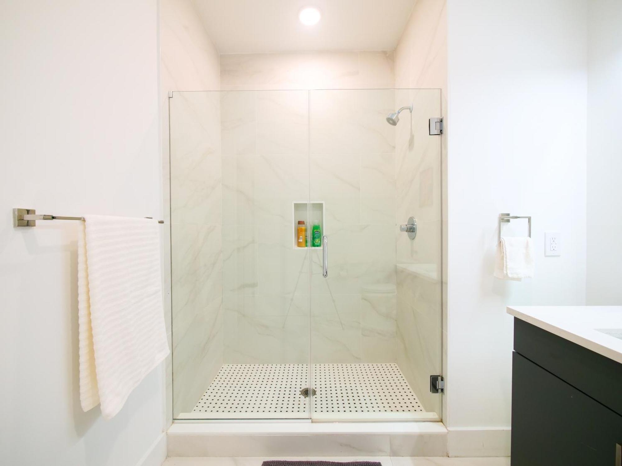 New Modern Serenity- 2Br Retreat Near New York City 巴约讷 外观 照片
